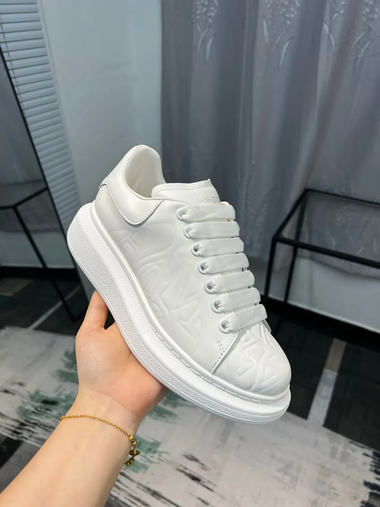 Alexander McQueen 全白色oversized厚底运动鞋 6
