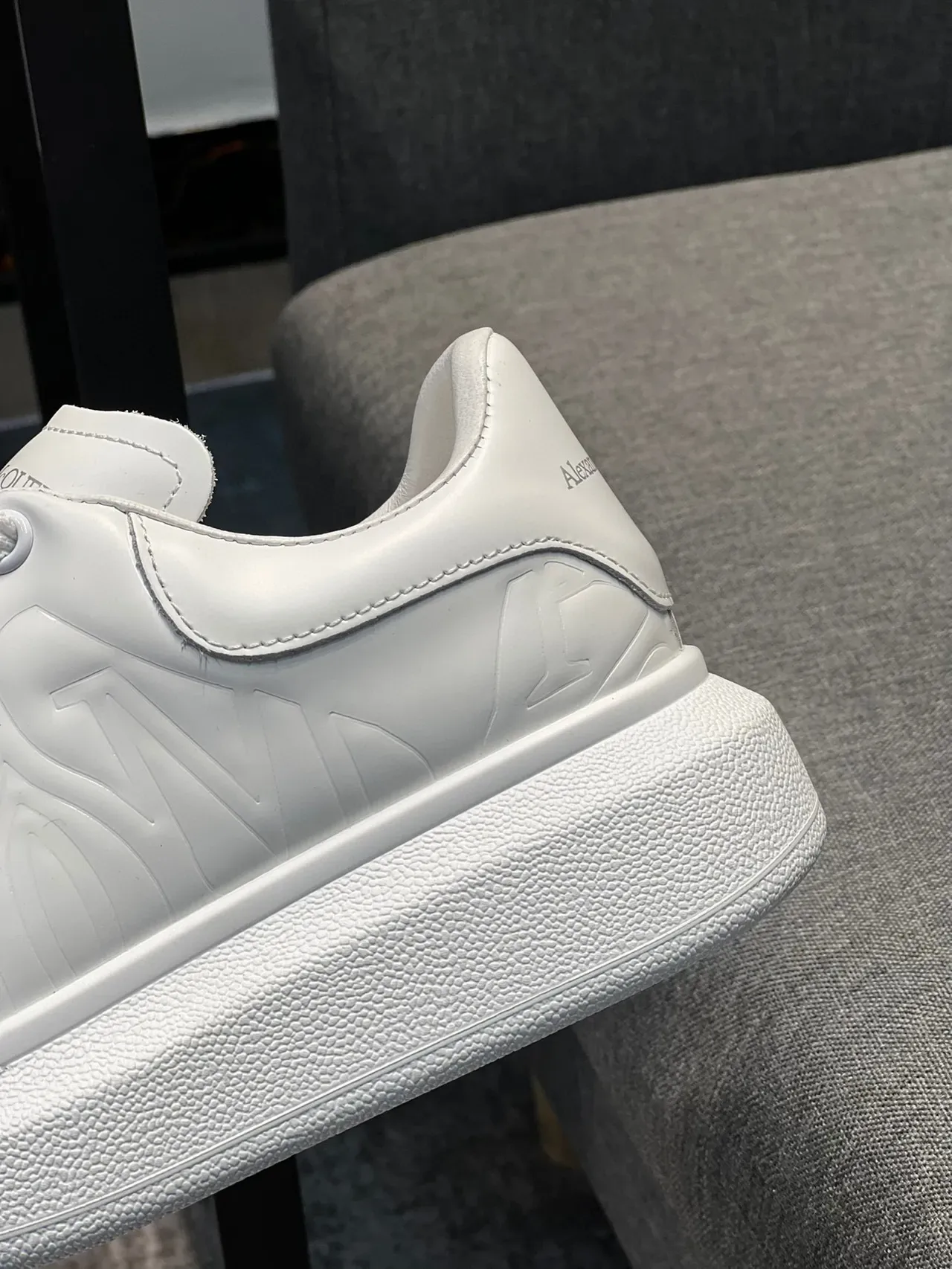 Alexander McQueen 全白色oversized厚底运动鞋 8