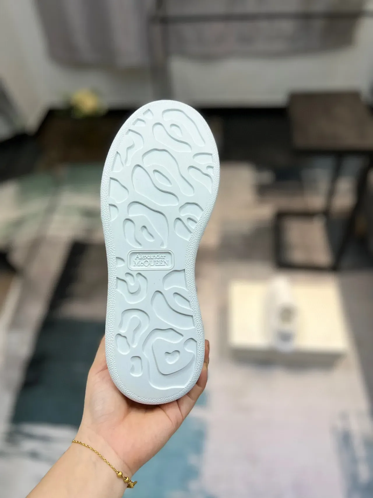 Alexander McQueen 全白色oversized厚底运动鞋 9