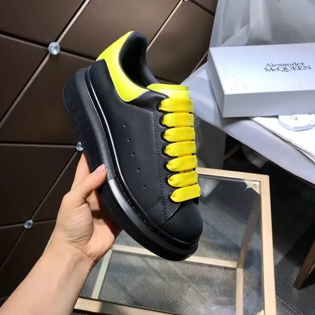 Alexander McQueen Sneaker oversized negro amarillo cordones planos suela plataforma zapatillas lifestyle 2