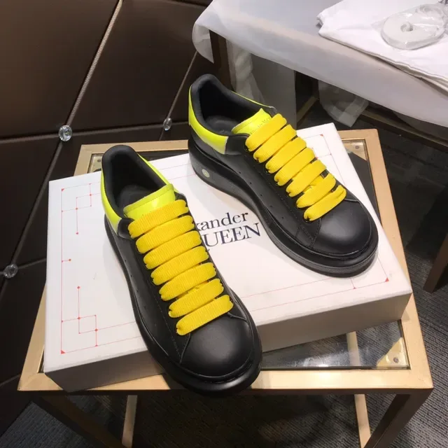 Alexander McQueen Sneaker oversized negro amarillo cordones planos suela plataforma zapatillas lifestyle 8