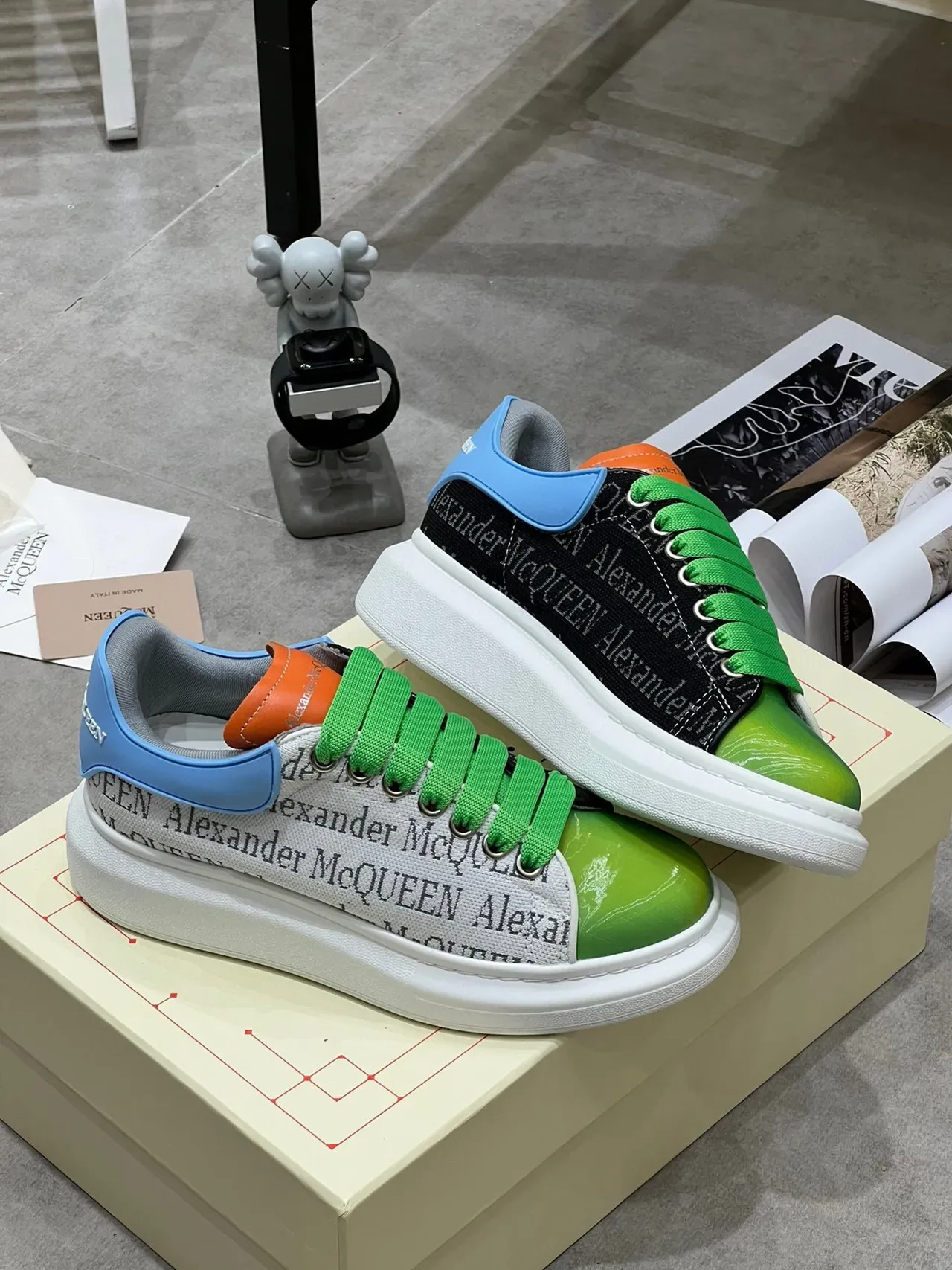 Alexander McQueen Sneakers Oversized Vert Noir Bleu Logo-Print Lifestyle Sneakers 3