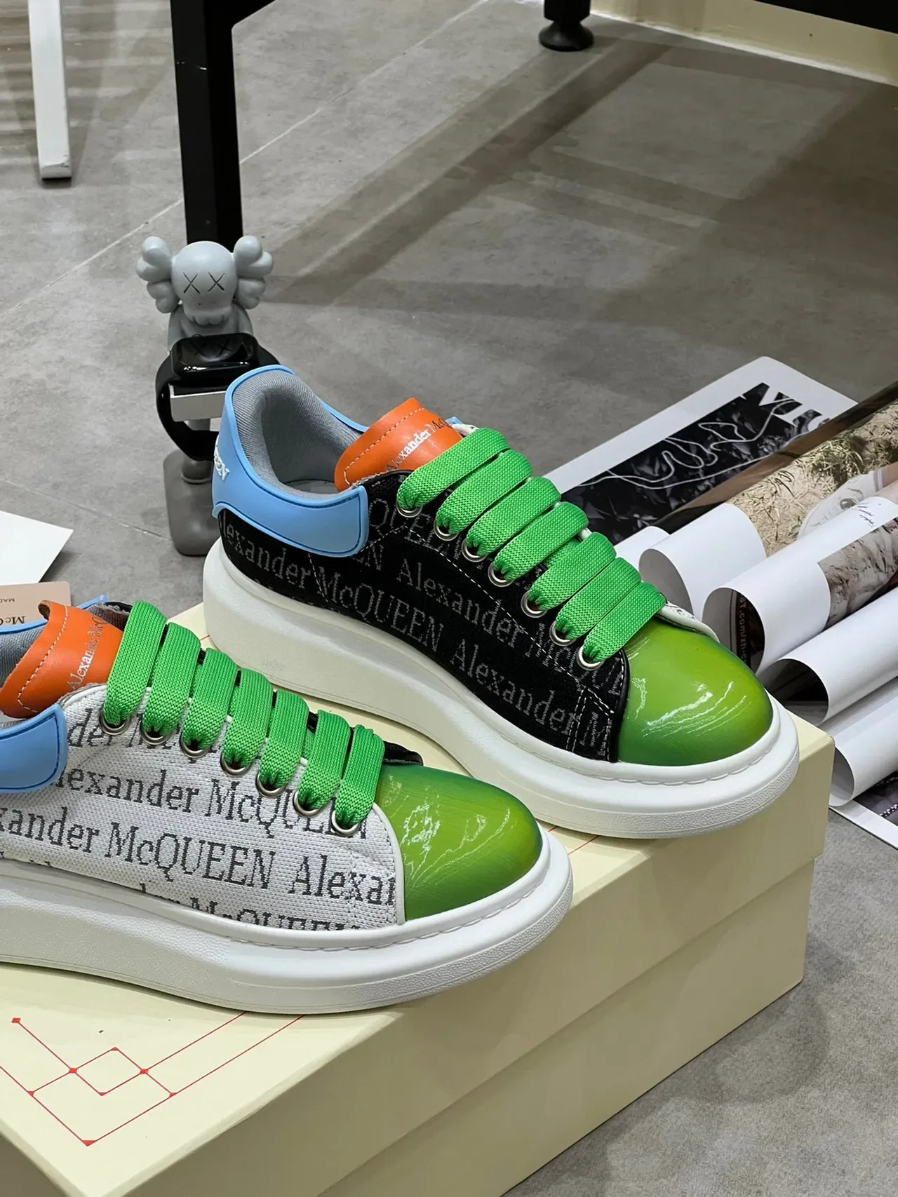 Alexander McQueen Sneakers Oversized Vert Noir Bleu Logo-Print Lifestyle Sneakers 6