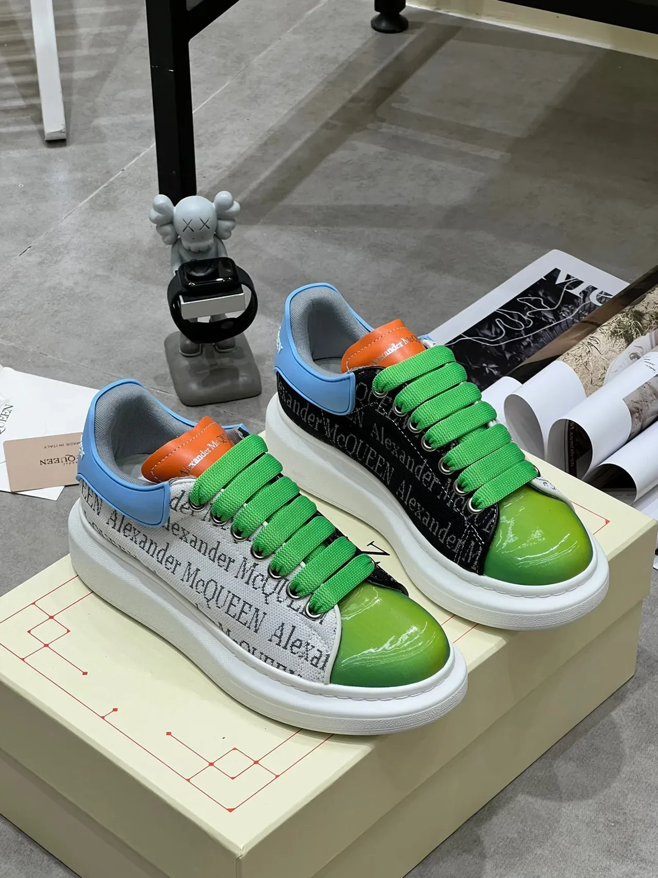Alexander McQueen Sneakers Oversized Vert Noir Bleu Logo-Print Lifestyle Sneakers 7