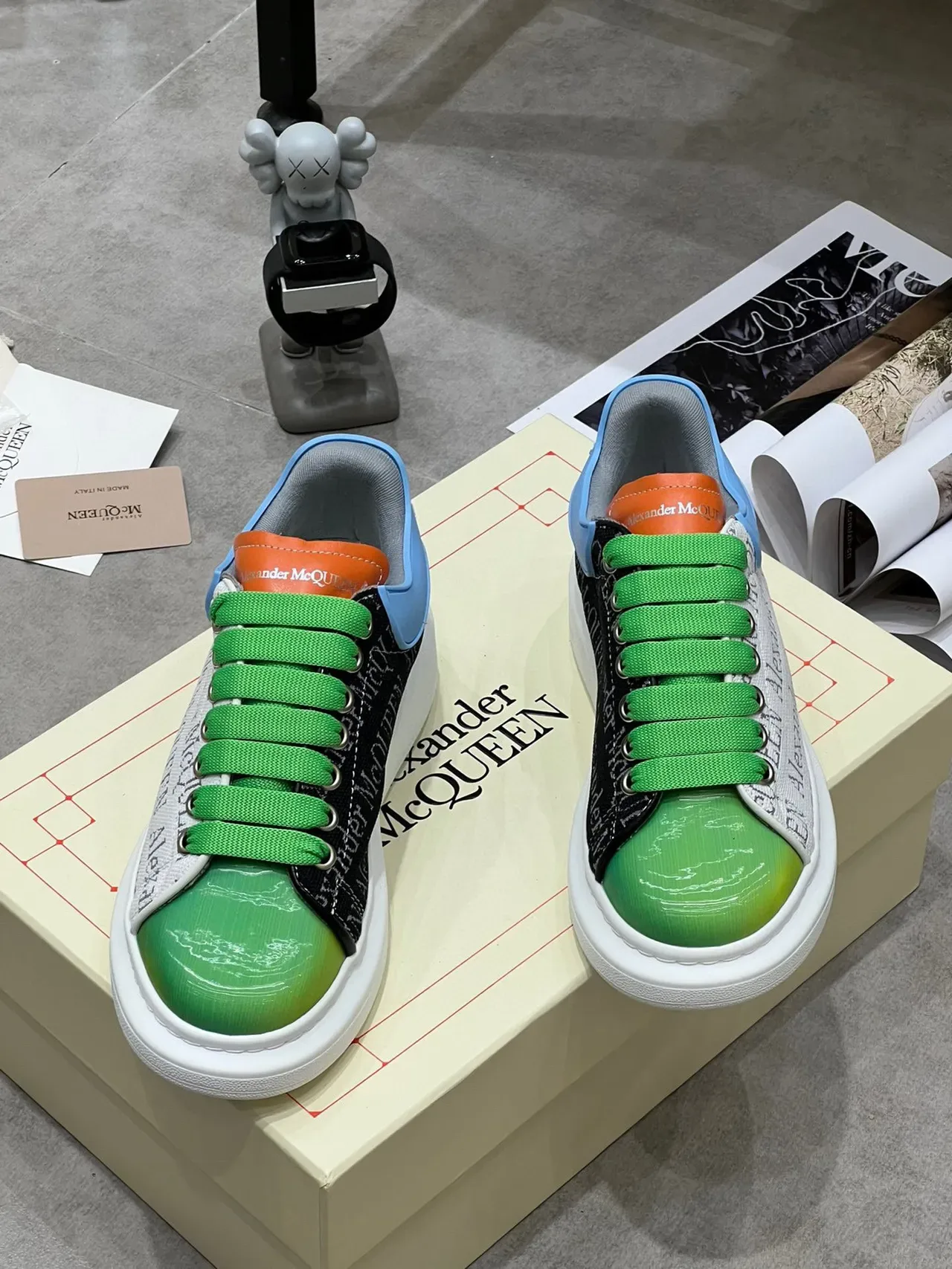 Alexander McQueen Sneakers Oversized Vert Noir Bleu Logo-Print Lifestyle Sneakers 8