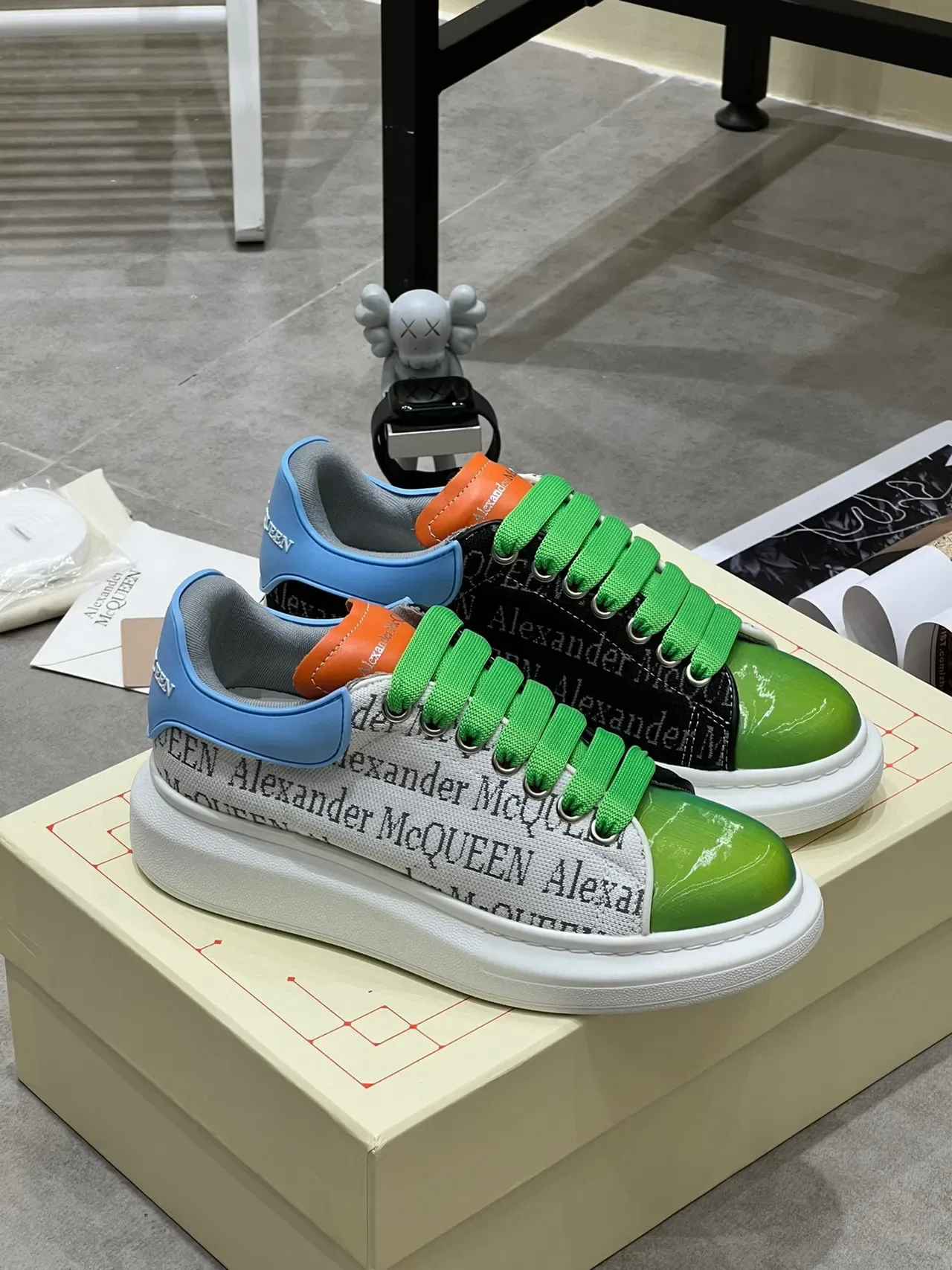 Alexander McQueen Sneakers Oversized Vert Noir Bleu Logo-Print Lifestyle Sneakers 9