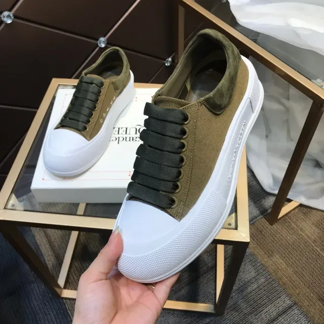 Alexander McQueen Sneakers Oversized Oliva Lona y Ante Lifestyle Sneakers 2