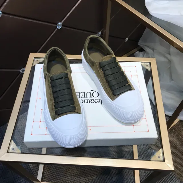 Alexander McQueen Sneakers Oversized Oliva Lona y Ante Lifestyle Sneakers 6