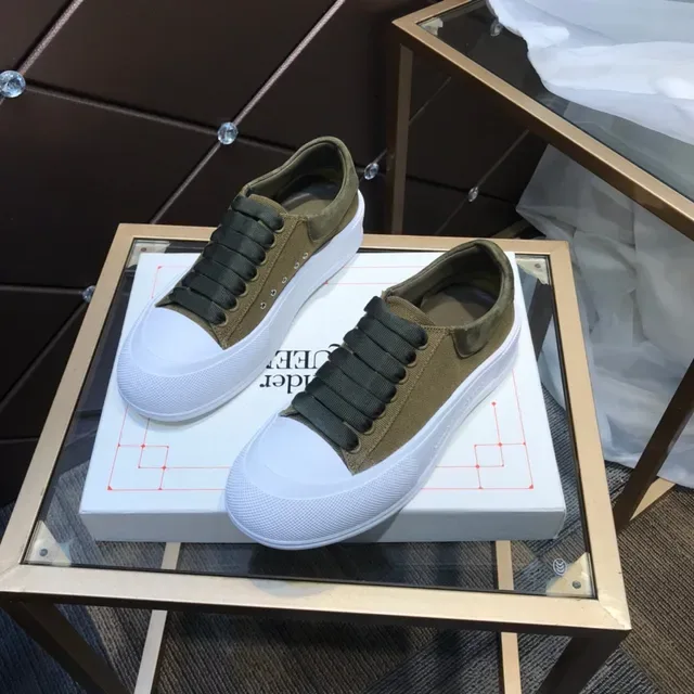 Alexander McQueen Sneakers Oversized Oliva Lona y Ante Lifestyle Sneakers 8