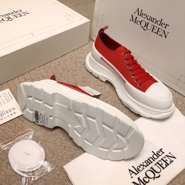 Alexander McQueen Rouge et Blanc Oversized Chunky Sneakers 2