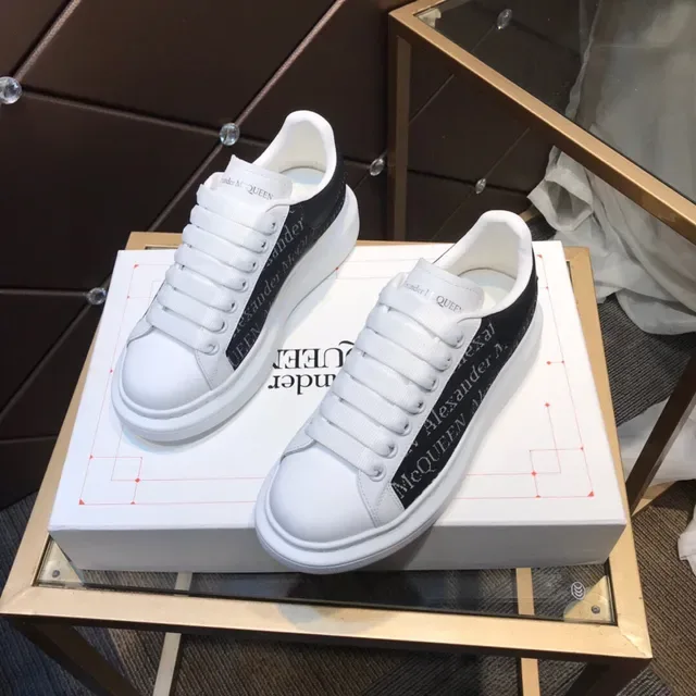 Alexander McQueen Oversized Sneaker White and Black Lifestyle Sneakers 7
