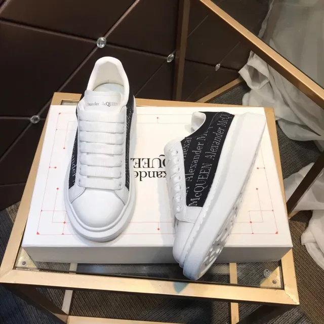 Alexander McQueen Oversized Sneaker White and Black Lifestyle Sneakers 8