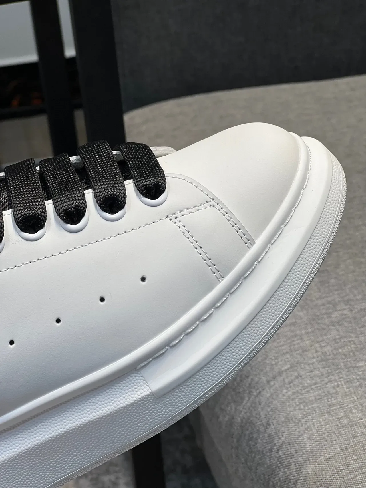 Alexander McQueen 白色和黑色 超大码 生活鞋 3