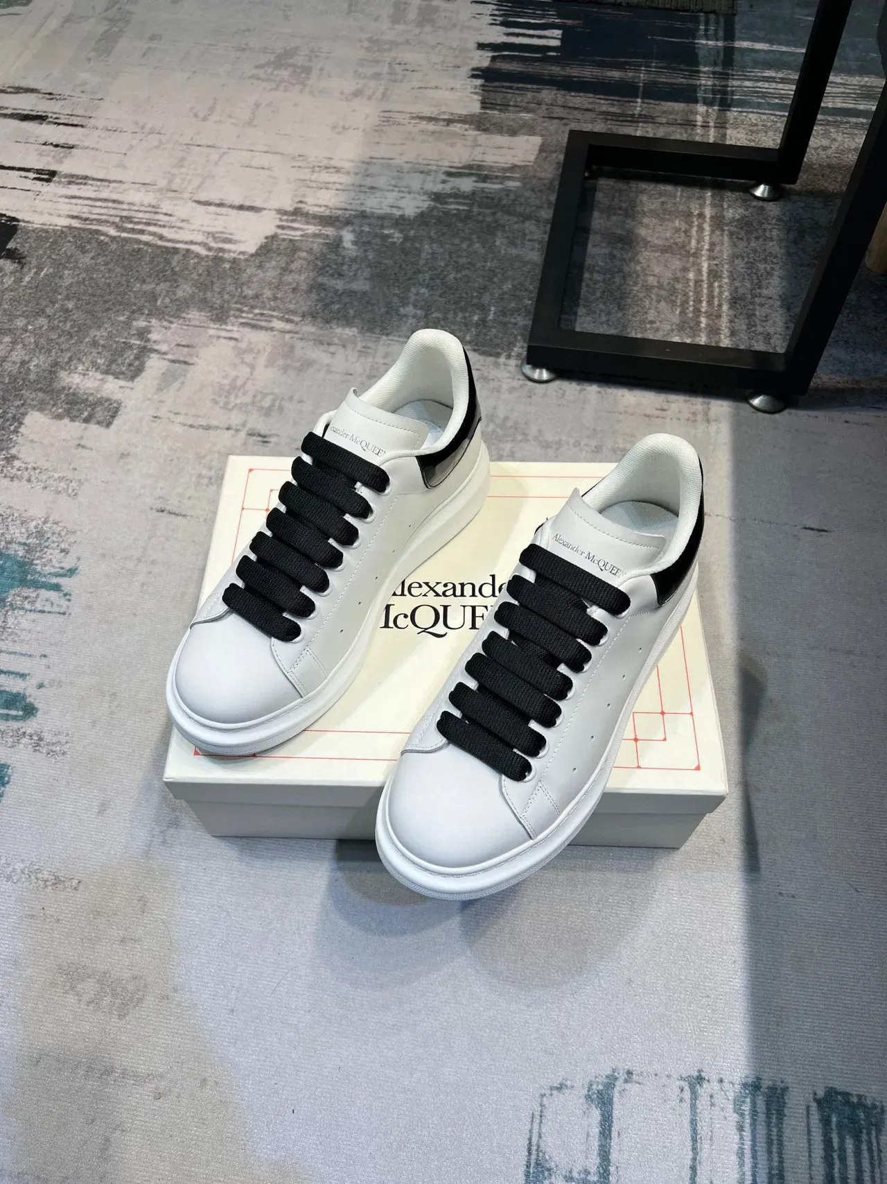 Alexander McQueen 白色和黑色 超大码 生活鞋 5