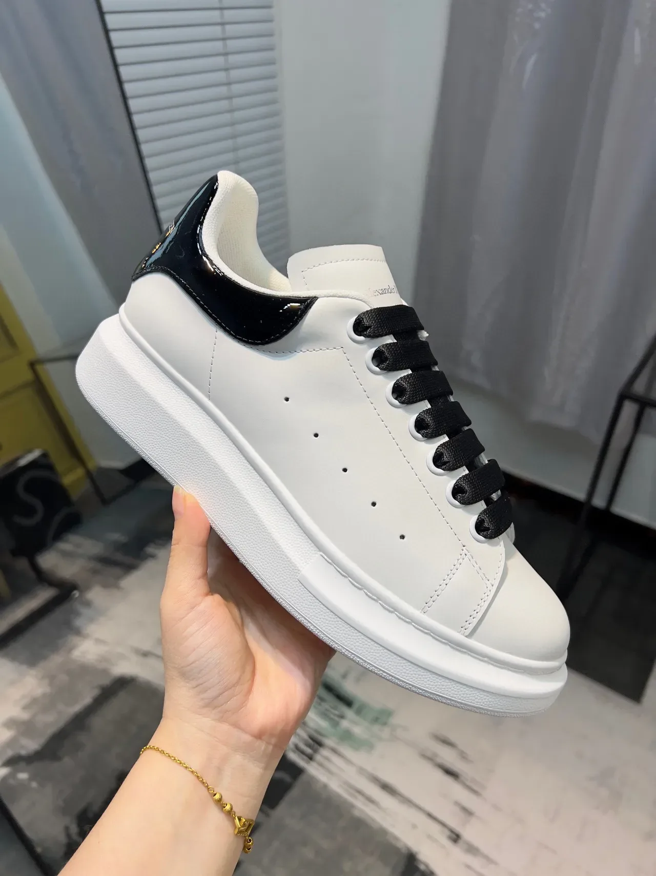 Alexander McQueen 白色和黑色 超大码 生活鞋 6