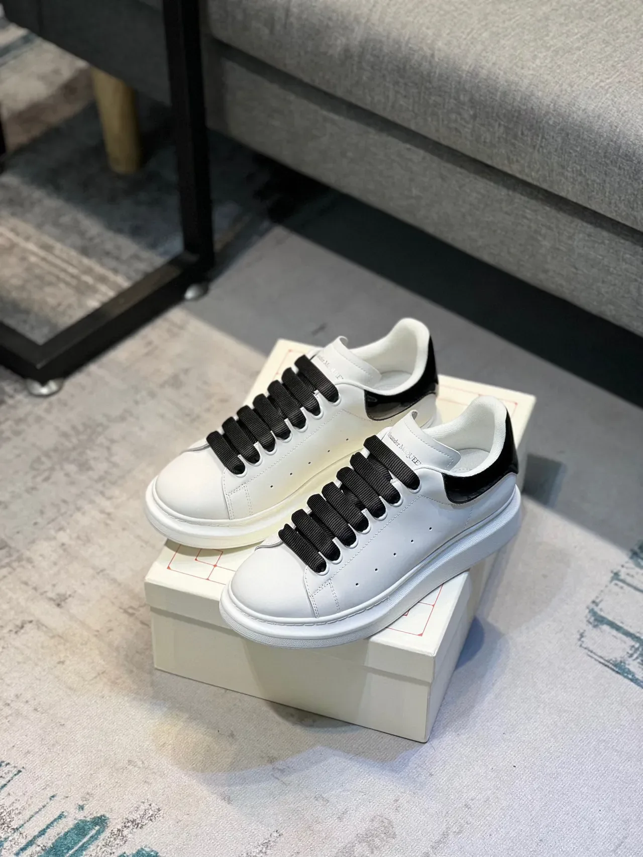 Alexander McQueen 白色和黑色 超大码 生活鞋 7