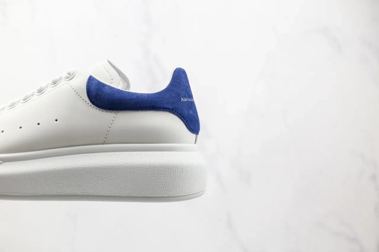 Alexander McQueen Sneakers Oversized Brancas e Azuis Lifestyle 4