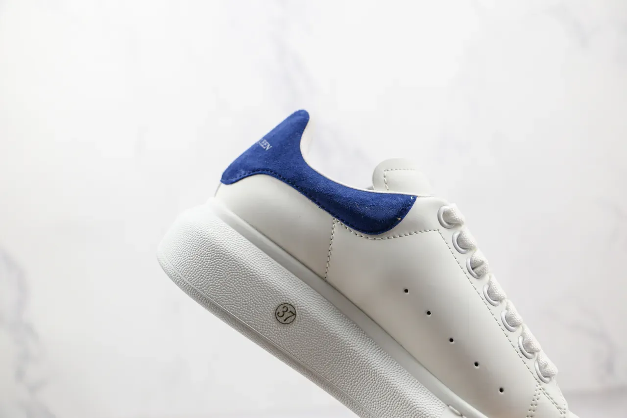 Alexander McQueen Sneakers Oversized Brancas e Azuis Lifestyle 6