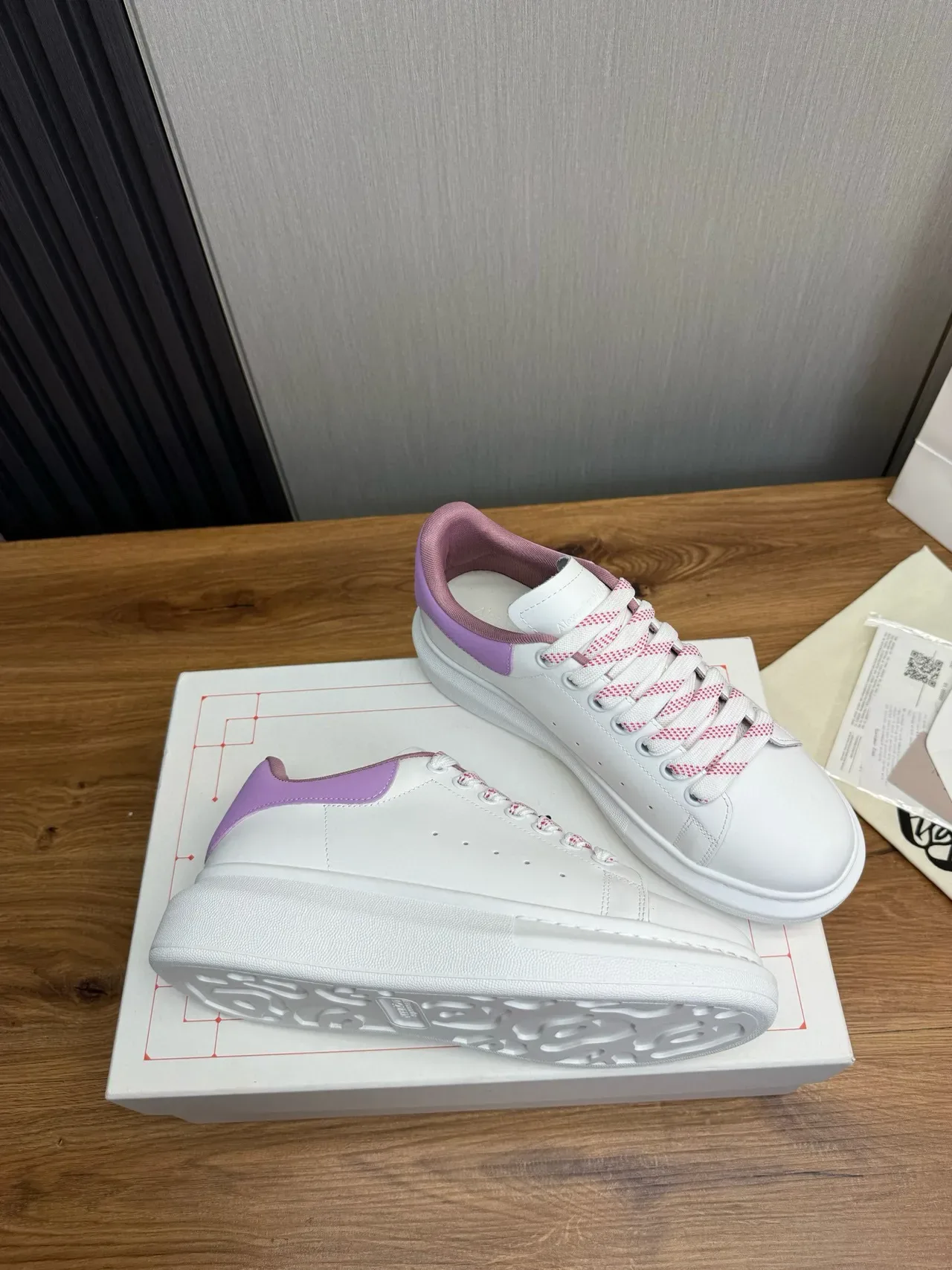 Alexander McQueen Oversized Sneaker White and Purple Lifestyle Sneakers 6