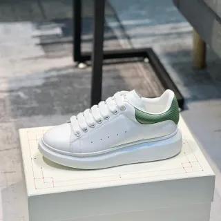 Alexander McQueen सफेद हरा प्लेटफॉर्म सोल ओवरसाइज्ड स्मूथ लेदर अपर लाइफस्टाइल स्नीकर