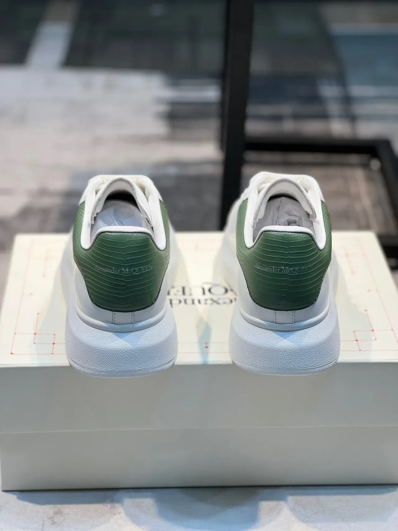 Alexander McQueen Oversized Sneaker White Green Platform Sole Smooth Leather Upper Lifestyle Sneakers 2