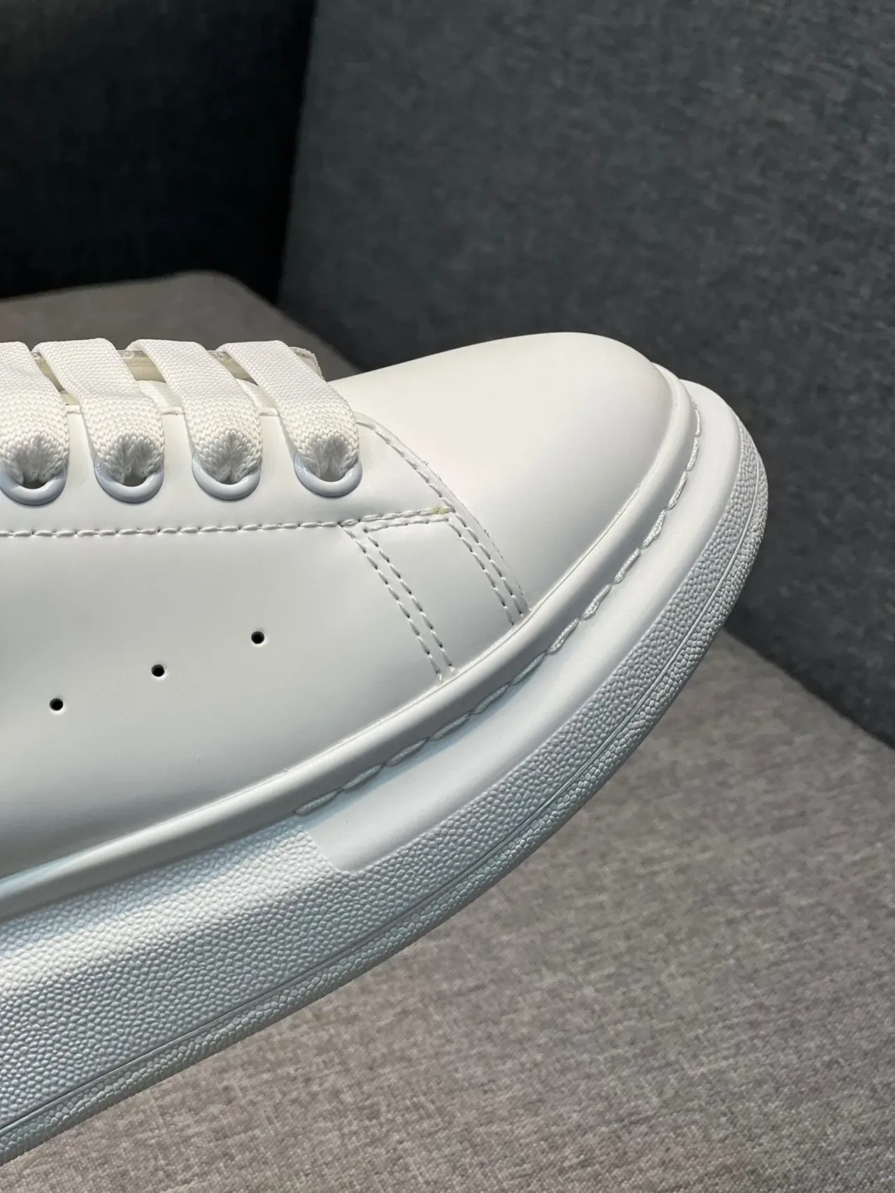 Alexander McQueen Oversized Sneaker White Green Platform Sole Smooth Leather Upper Lifestyle Sneakers 3
