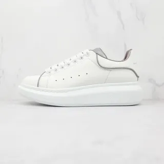 Alexander McQueen 超大号运动鞋 白色银色平台鞋底 平滑皮革鞋面 生活方式运动鞋