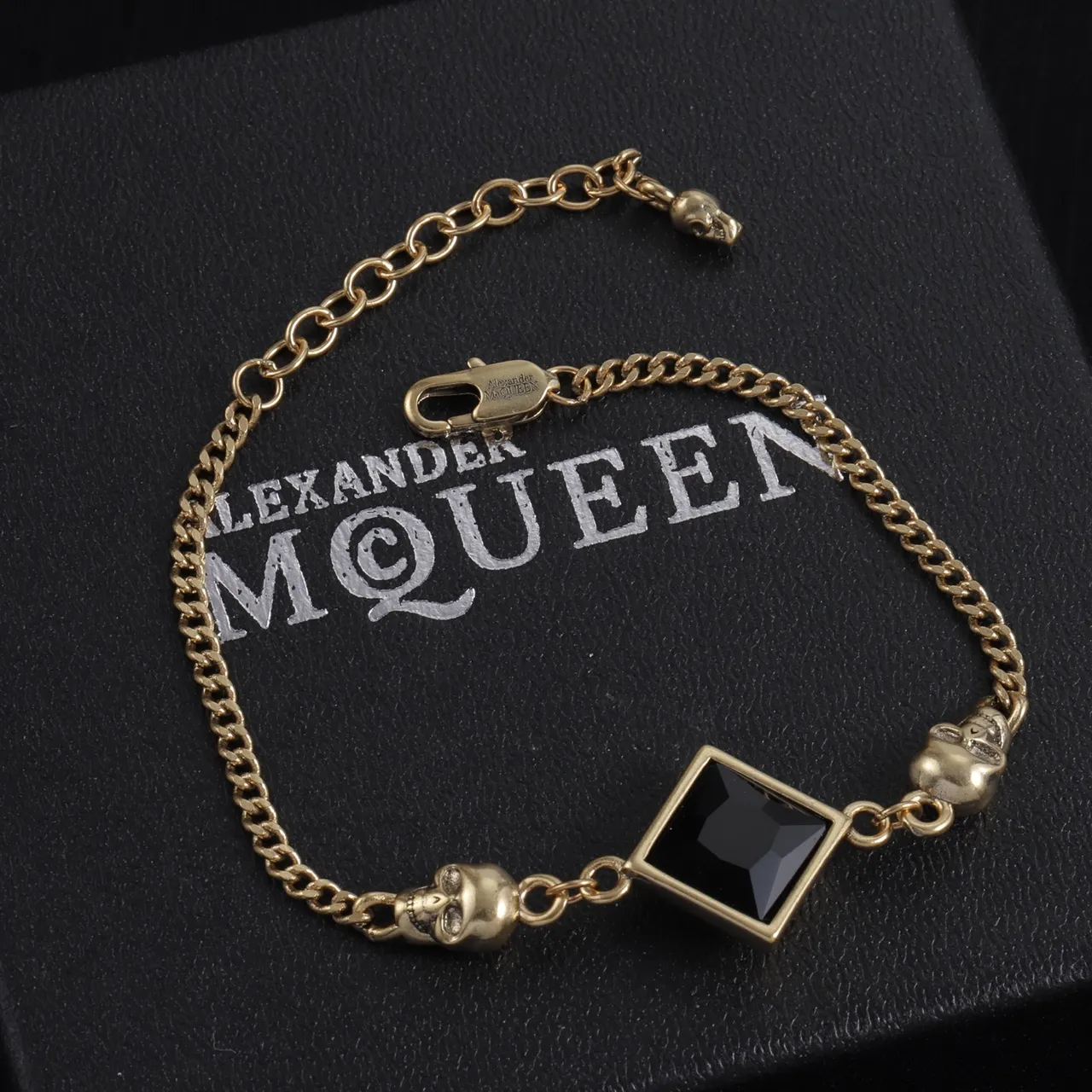 Alexander McQueen 骷髅和水晶方形手链 黑金手链 2