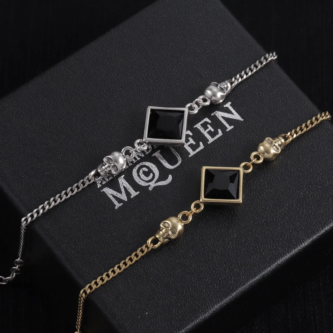 Alexander McQueen 骷髅和水晶方形手链 黑金手链 6