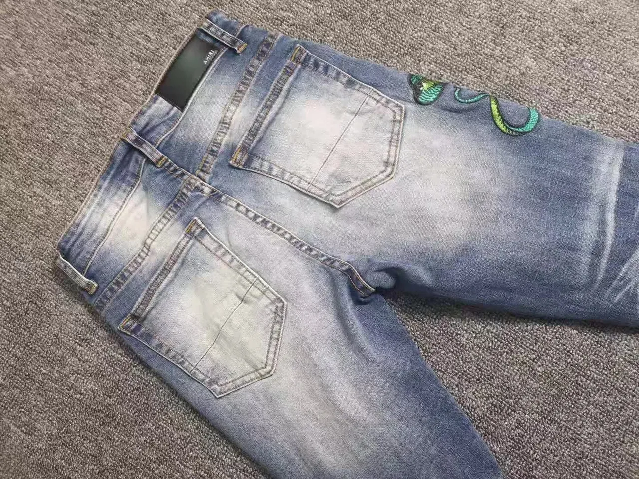 Amiri أزرق أخضر distressed embroidered بناطيل جينز 2