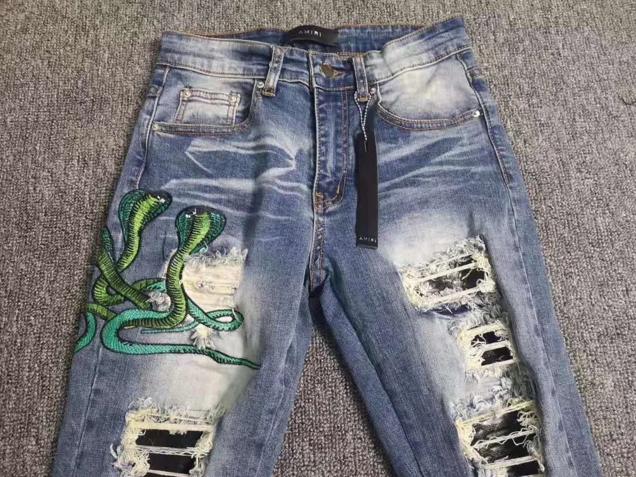 Amiri أزرق أخضر distressed embroidered بناطيل جينز 5