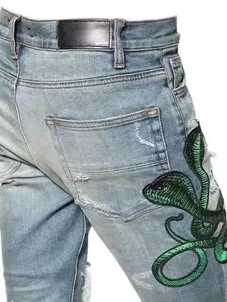 Amiri أزرق أخضر distressed embroidered بناطيل جينز 7
