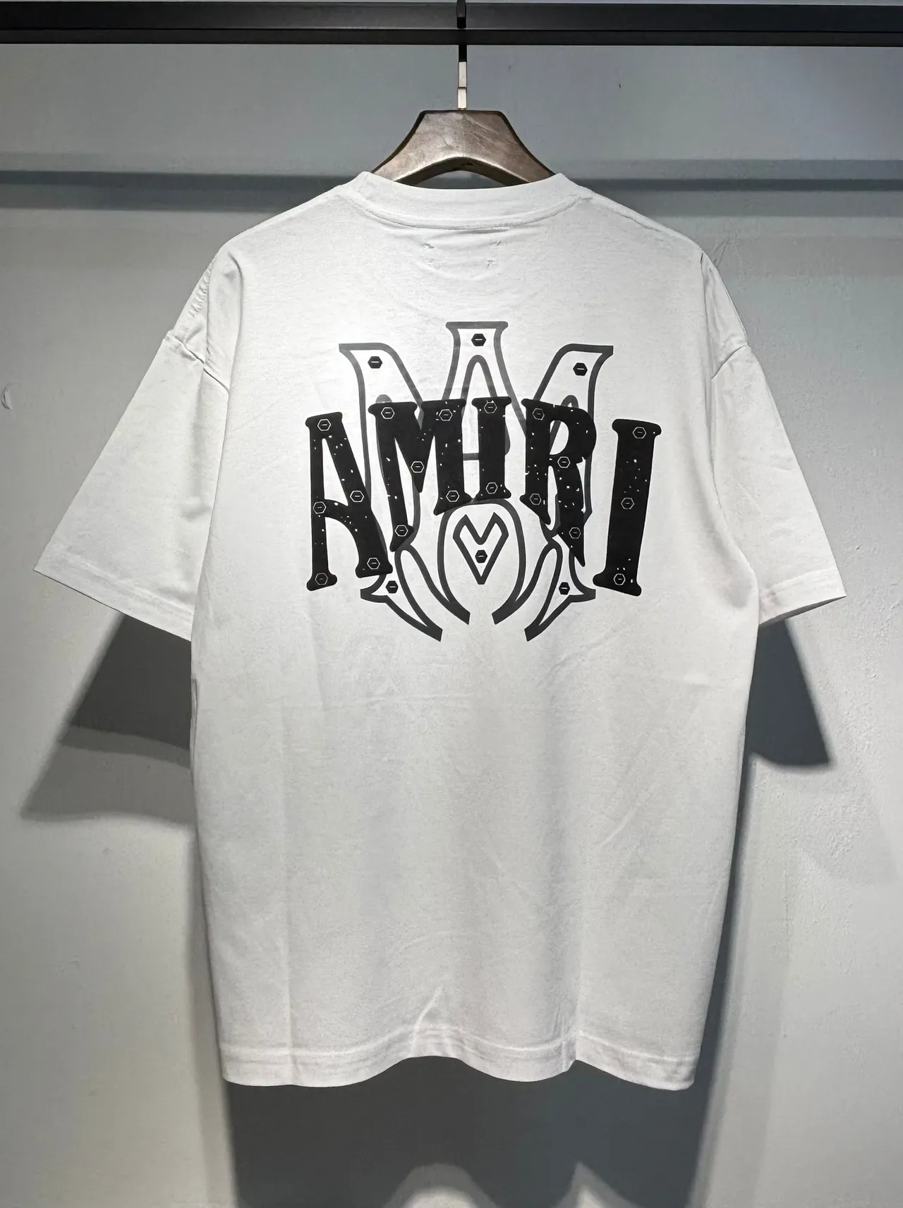 تيشيرت Amiri أوفرسايز بطباعة جرافيك 9