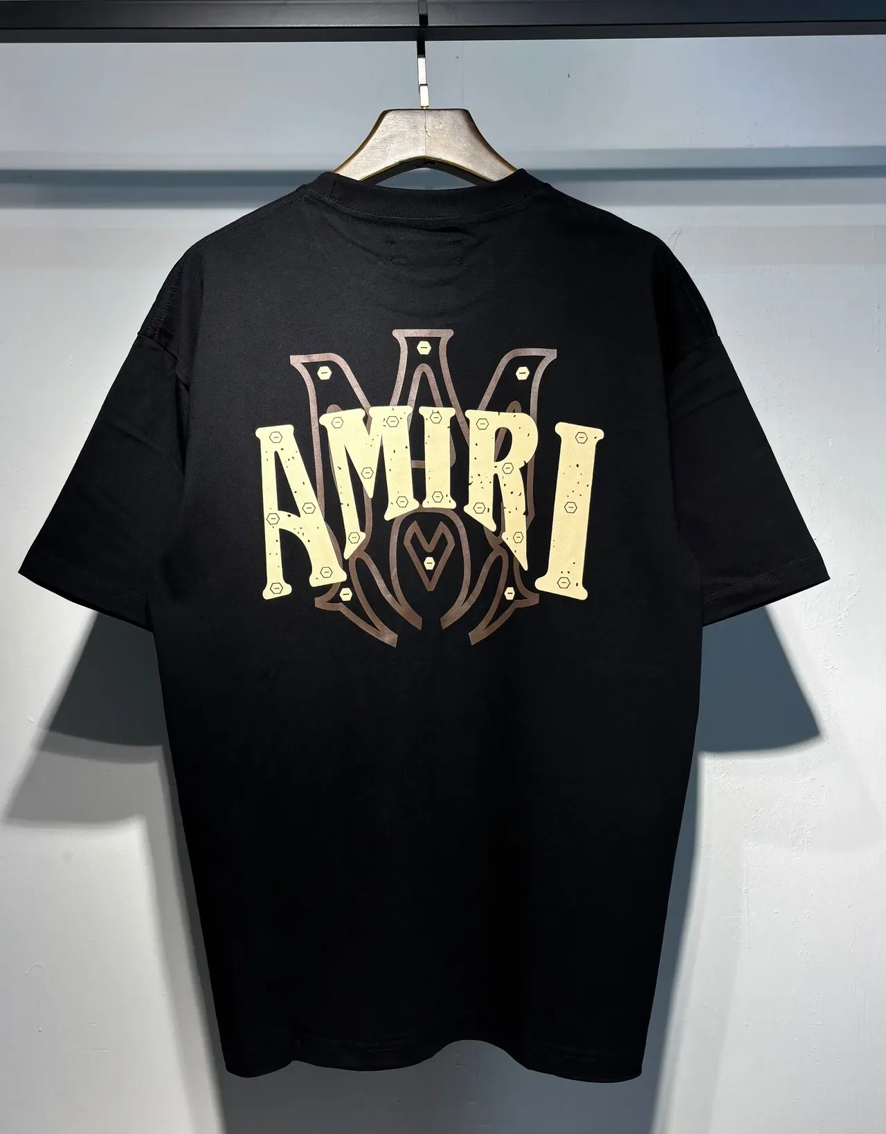 تيشيرت Amiri أوفرسايز بطباعة جرافيك 10
