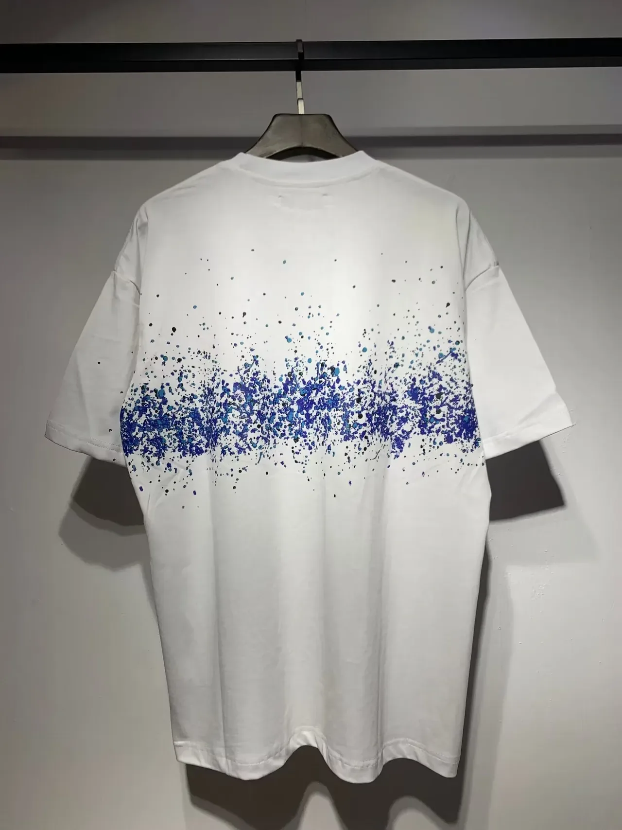 Camiseta Amiri com logo gráfico de respingos 10