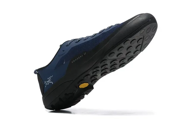 Arc'teryx Konseal LT أسود سكينرز لايف ستايل 4