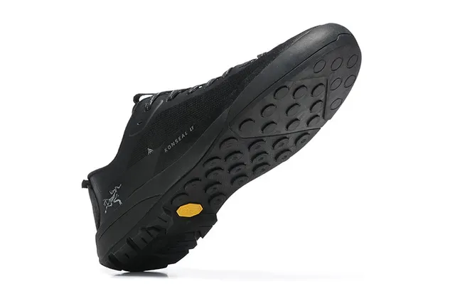 Arc'teryx Konseal LT أسود سكينرز لايف ستايل 10