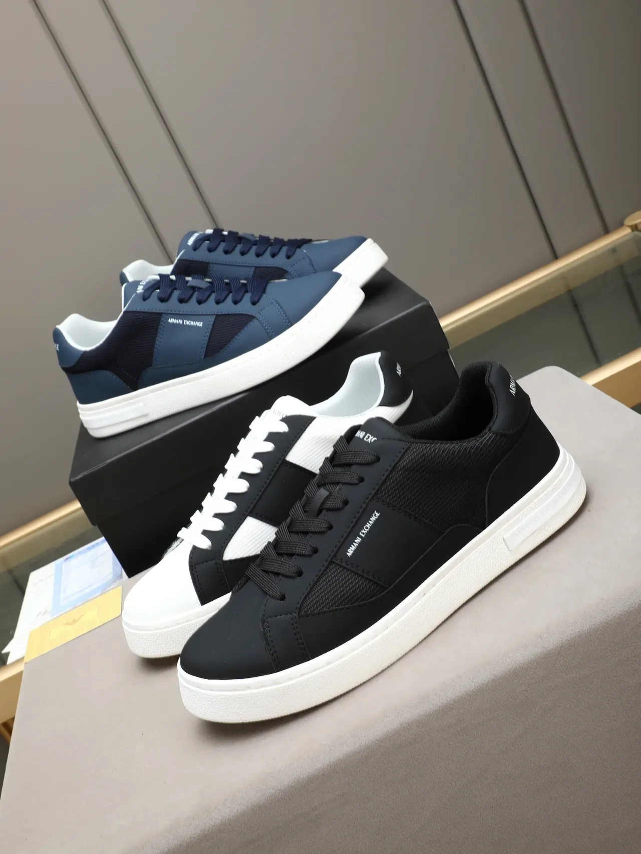 Armani Exchange Navy White Blue 网布和合成鞋面 生活方式运动鞋 2