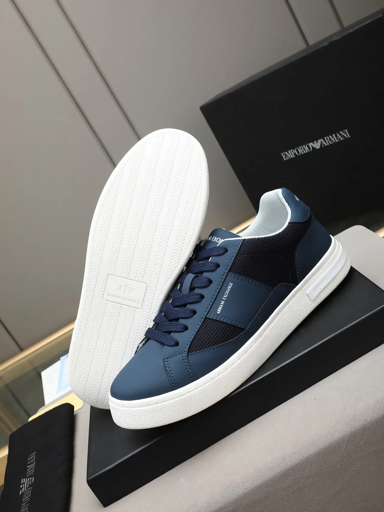 Armani Exchange Navy White Blue 网布和合成鞋面 生活方式运动鞋 4