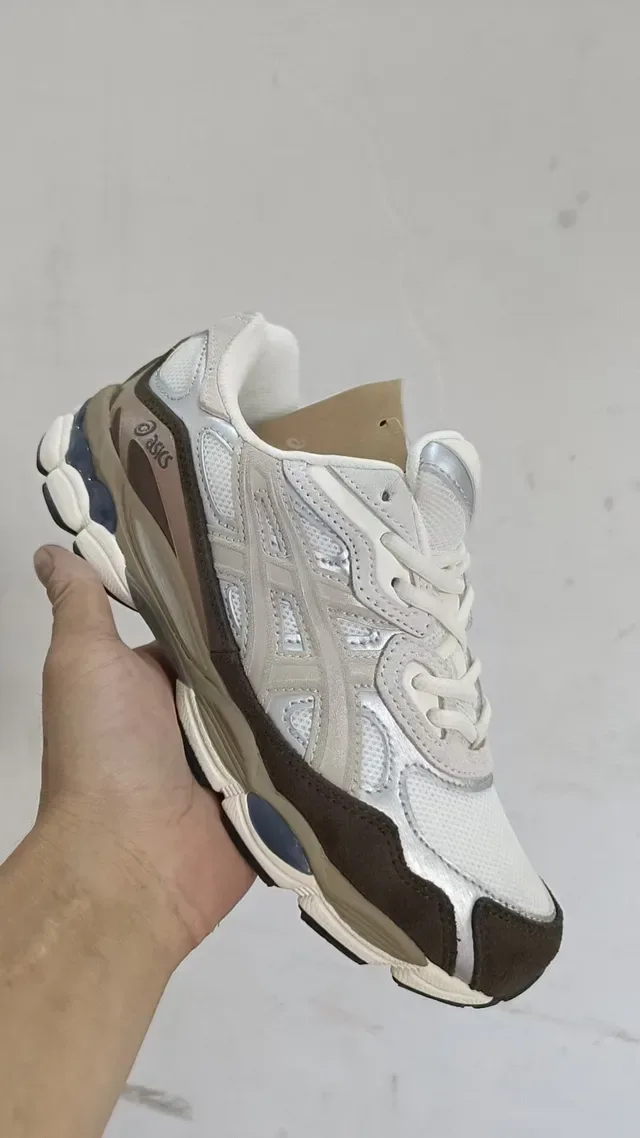 ASICS Beige Brown Chaussures Lifestyle avec Sola Intermédiaire Épaissie, Couche, Tige Synthétique/Malla 2