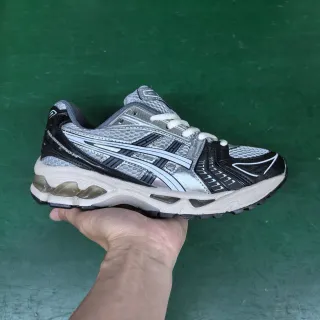 ASICS Gel-Kayano 银黑跑鞋