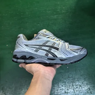ASICS Gel-Kayano 银色金属黑色跑鞋