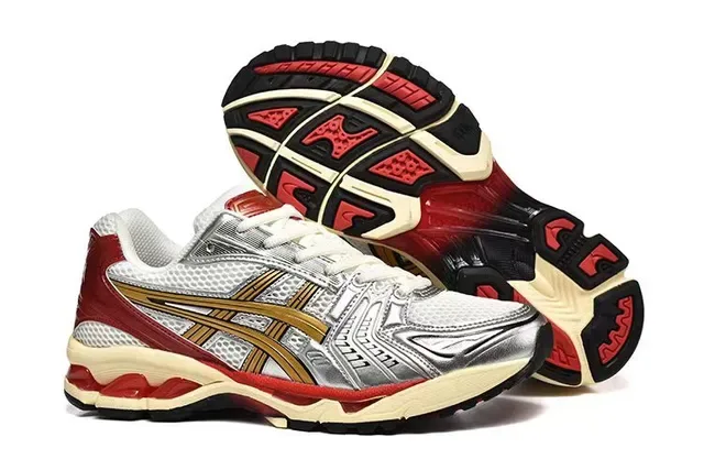 ASICS Chaussures de course Rouge Argent Maille Supérieure Overlay Métallique 4