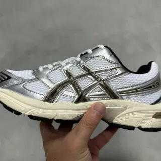 ASICS Silver Black Metallic Synthetic Overlays White Honeycomb Mesh Upper Running Shoes