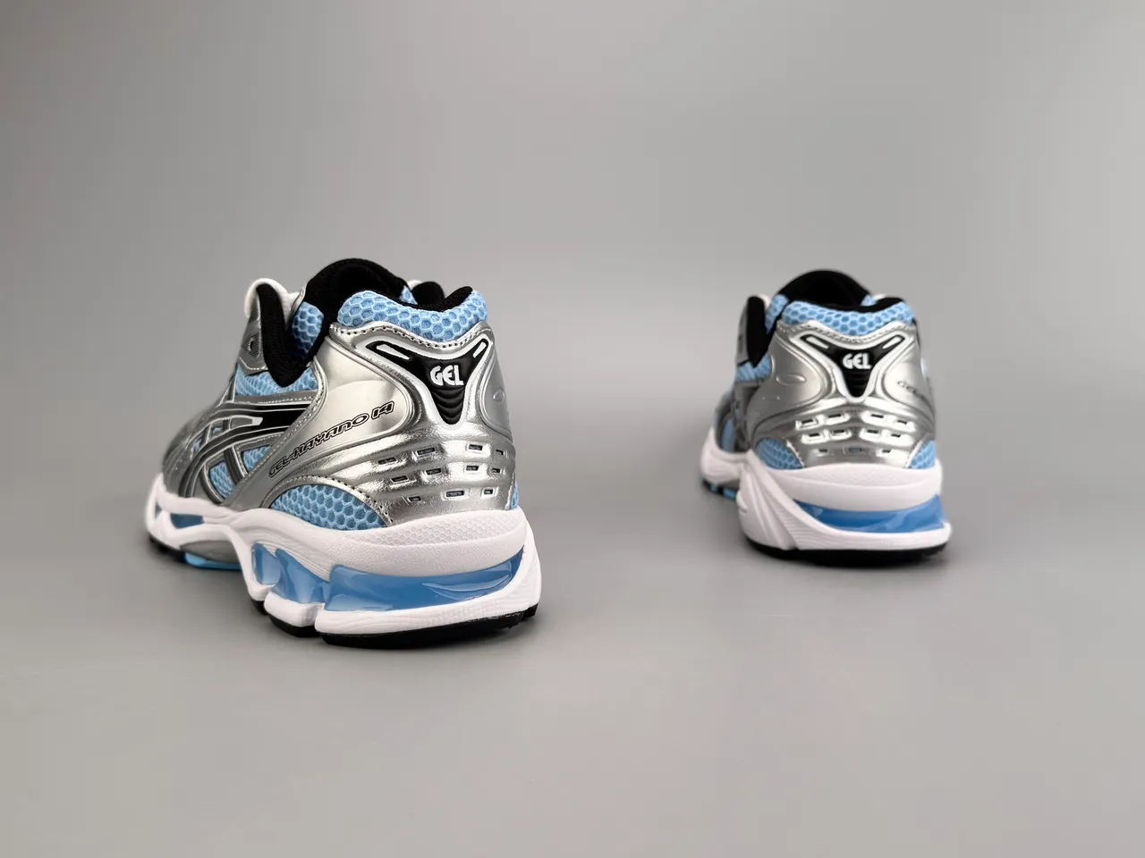 ASICS 银蓝金属合成覆盖轻蜂窝网跑鞋 6