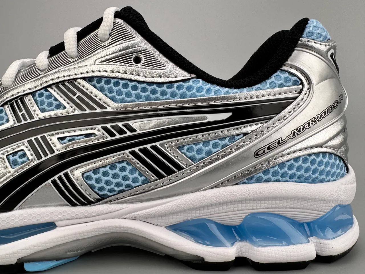 ASICS 银蓝金属合成覆盖轻蜂窝网跑鞋 7