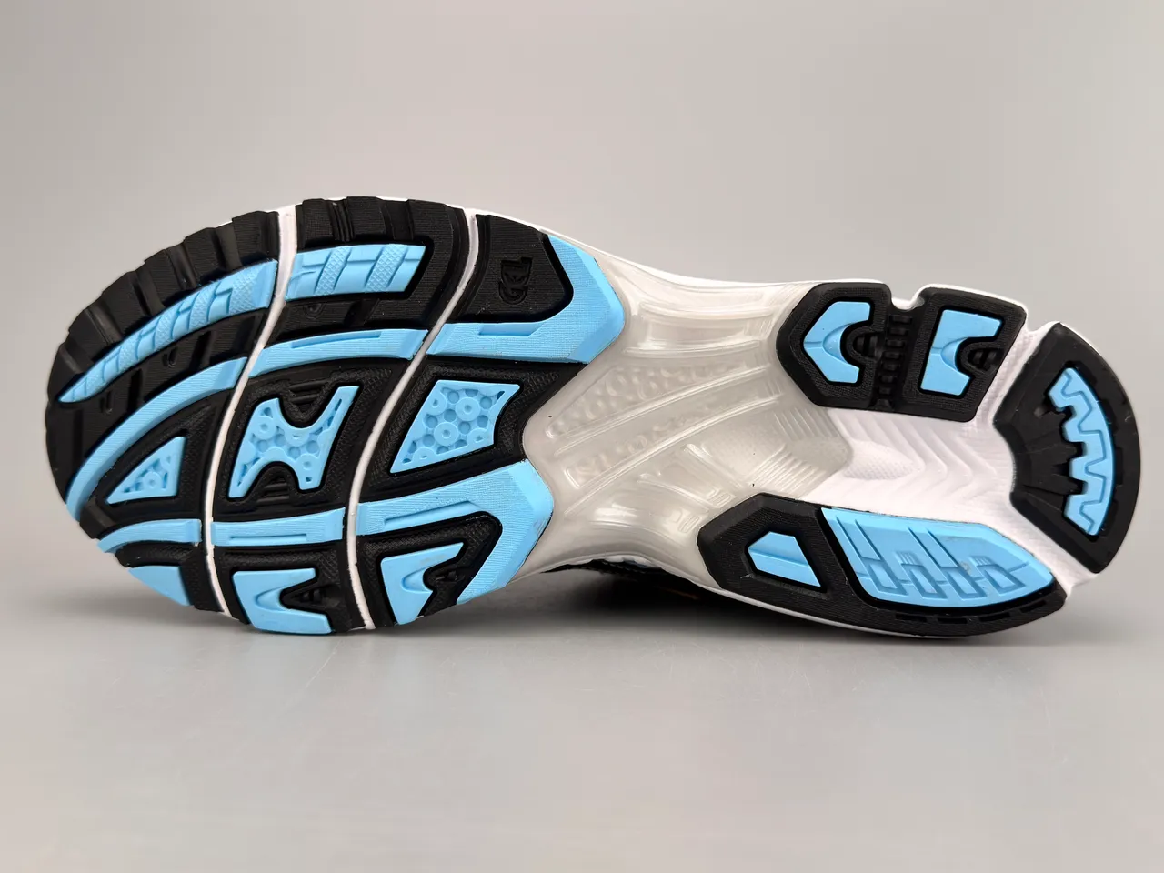 ASICS 银蓝金属合成覆盖轻蜂窝网跑鞋 8