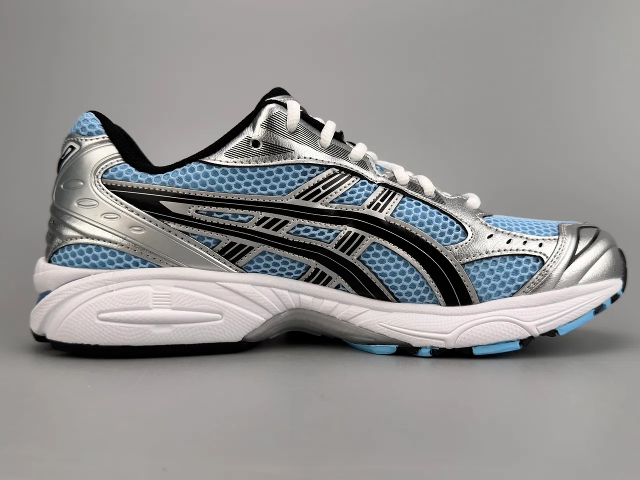 ASICS 银蓝金属合成覆盖轻蜂窝网跑鞋 10