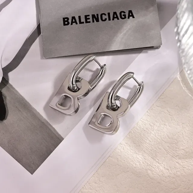 Balenciaga B Logo Hoop चांदी सफेद धातु अक्षर कान की मढ़ी 7