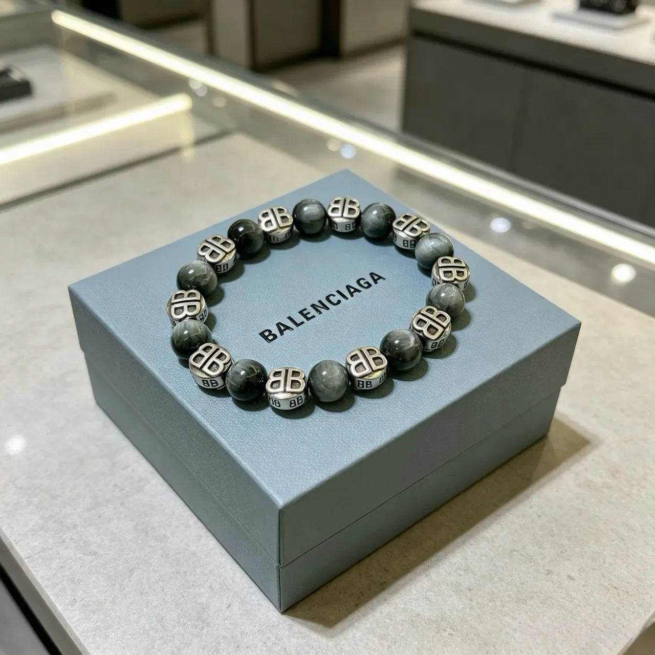 Balenciaga BB Pulsera de Cuentas Piedra Gris-Verde y Metal de Tono Plateado 7